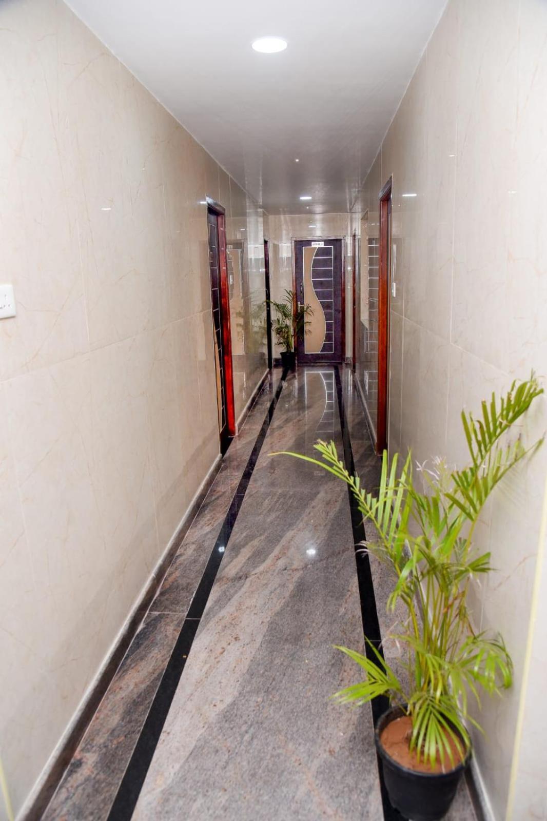 Sri Vishnu Residency Hotel Sriperumbudur ภายนอก รูปภาพ